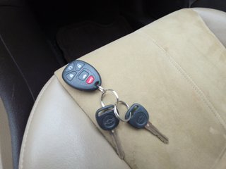2011 Chevrolet Malibu 2LT - Interior Steering Wheel With Keys Image